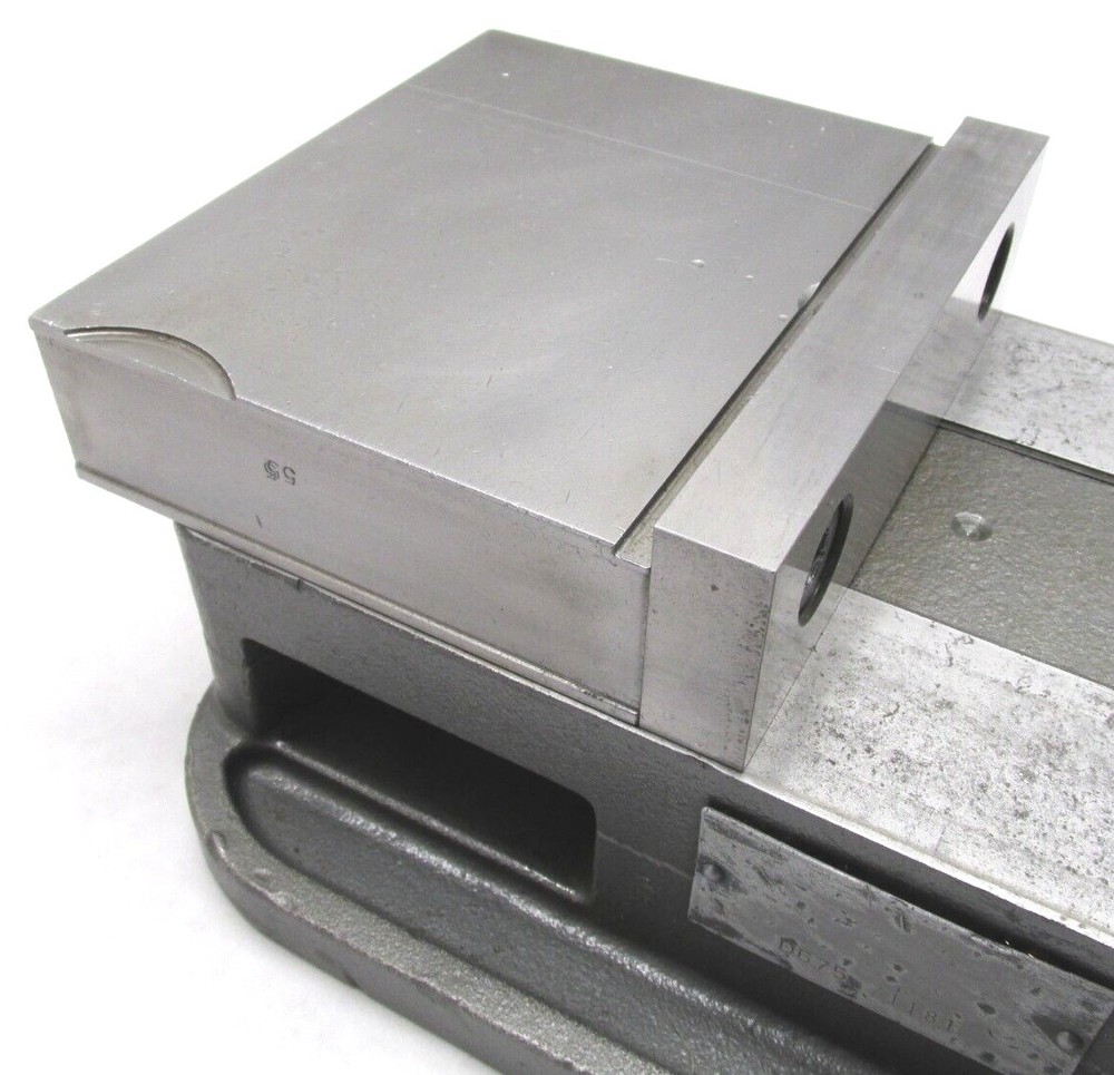 KURT ANGLOCK 6" MILLING MACHINE VISE w/ JAWS & HANDLE - #D675