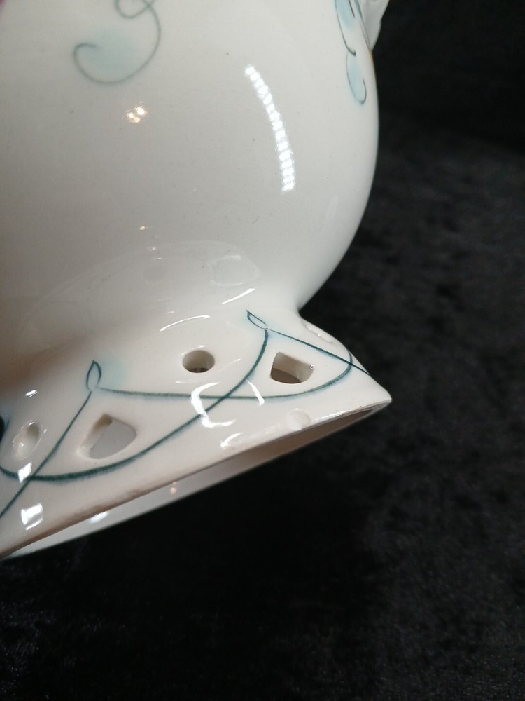 Caxap Covered Candy Dish Ritclated Edge