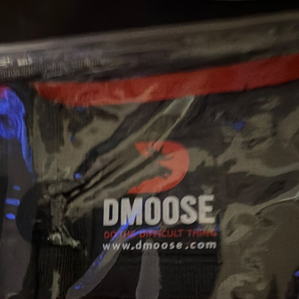 DMOOSE Self-Locking Nylon Weight Lifting Belt for Men, Black/Red