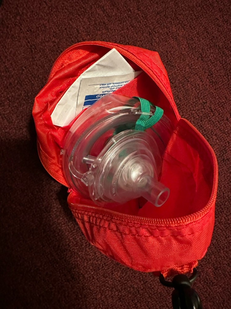 Zoll AED Plus Defibrillator with Pad , Carry Case & Extras(Read Description)