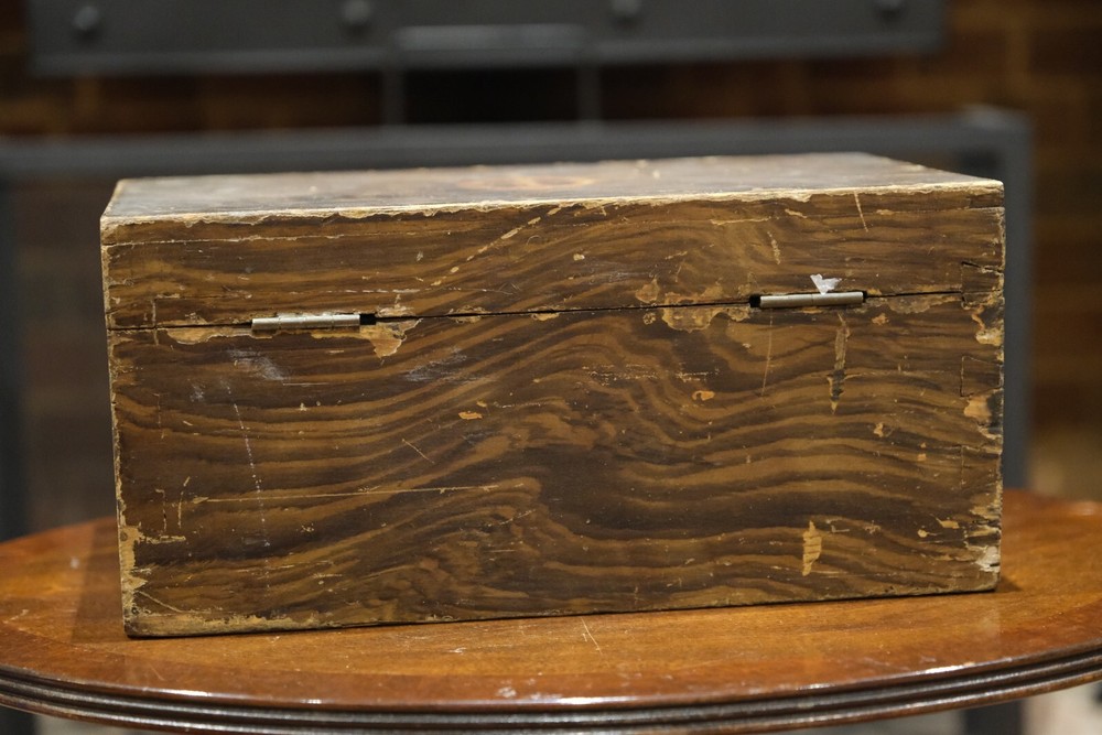 Large Victorian pine box with original scumble decoration