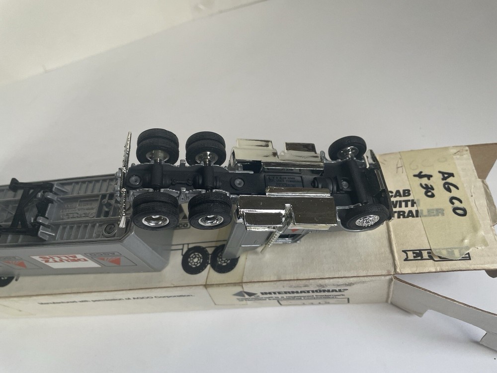 ERTL 1/64 AGCO Semi & Trailer (E4)