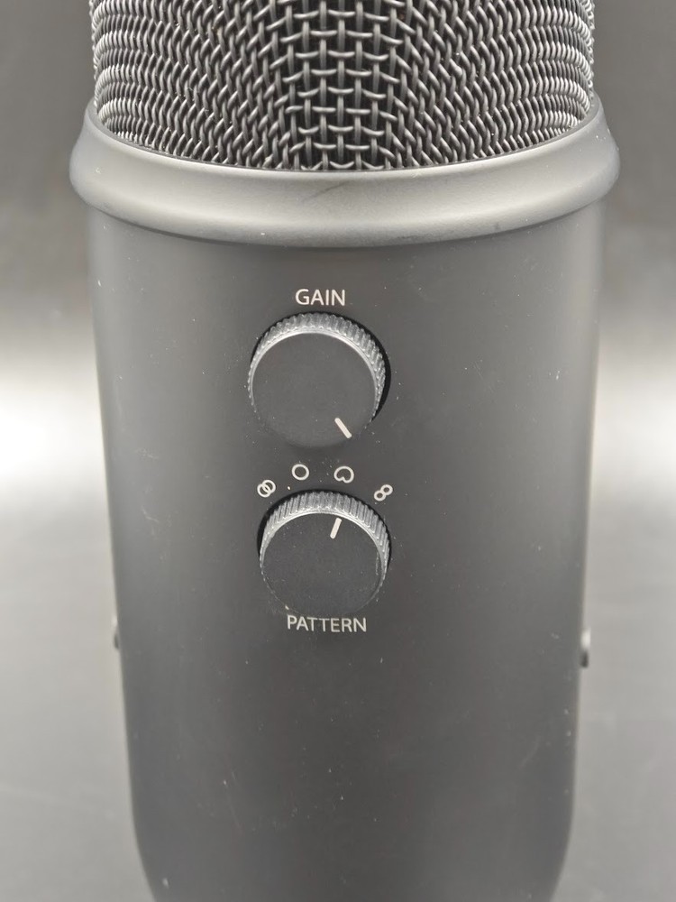 Blue Yeti USB Desktop Streaming Podcasting Microphone Black Used Working