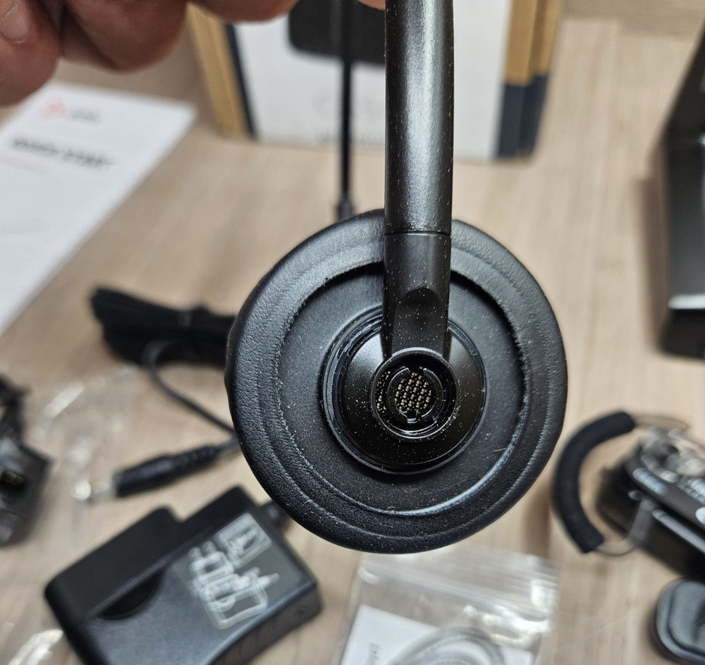 PLANTRONICS Poly CS540 Wireless DECT Headset Black New