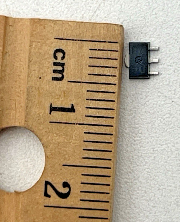 (2700+) ROHM 2SD1766 TRANSISTORS ON REELS