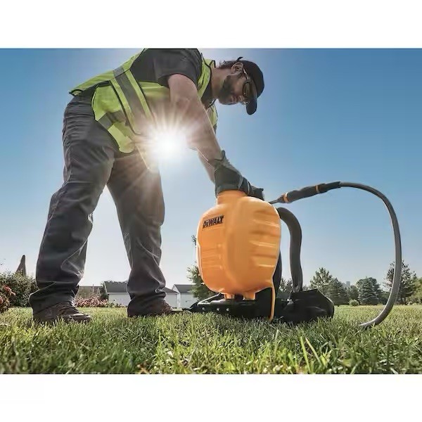 DEWALT 4 Gal. Backpack Sprayer - New