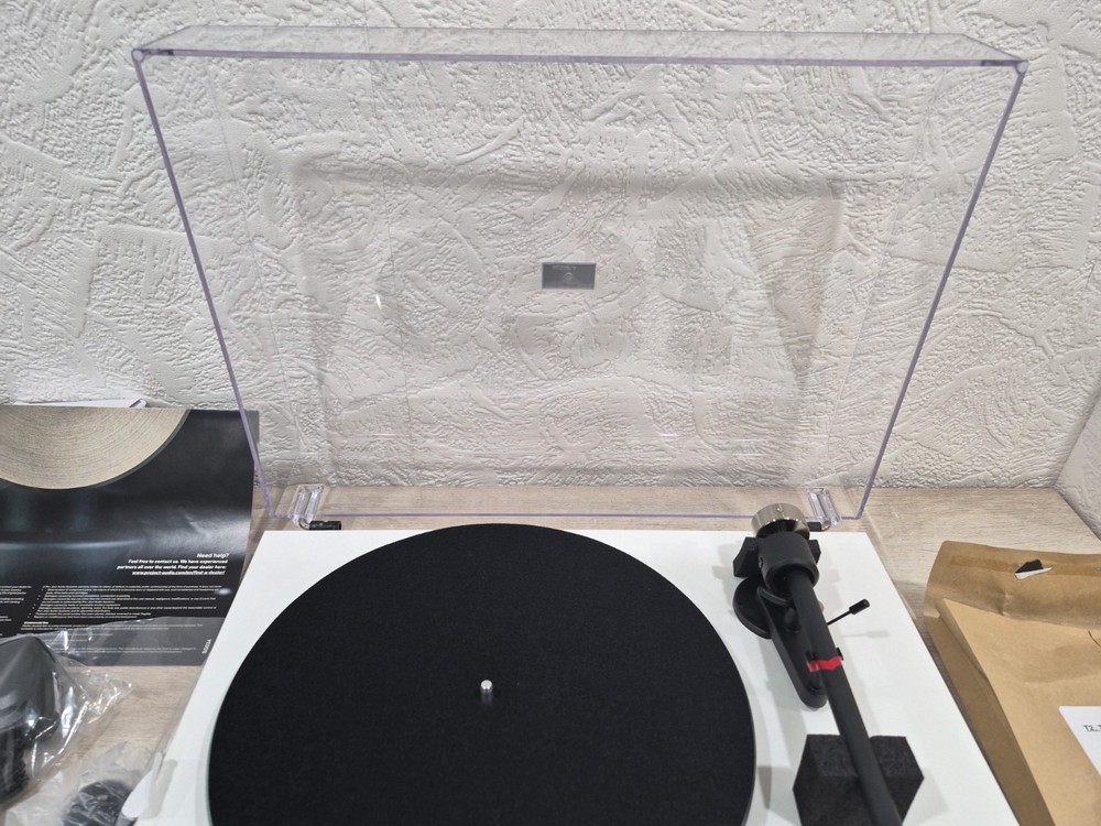 Pro-Ject - T2 Turntable - Satin White