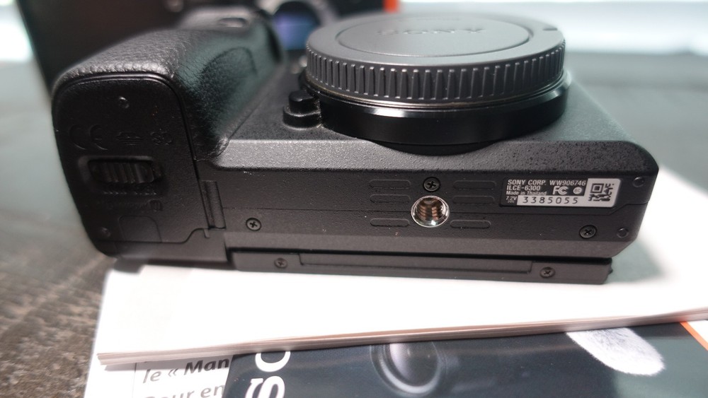 Sony a6300 Mirrorless Camera - Used (3475 shutter count) Needs sensor cleaned