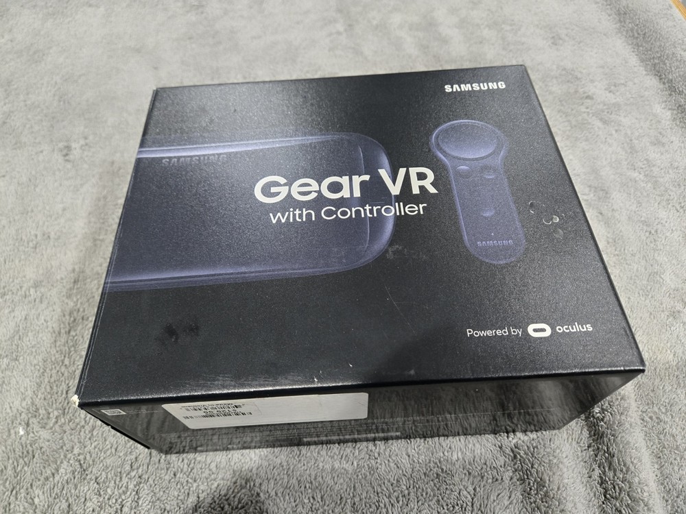 Samsung Gear VR w/ Controller