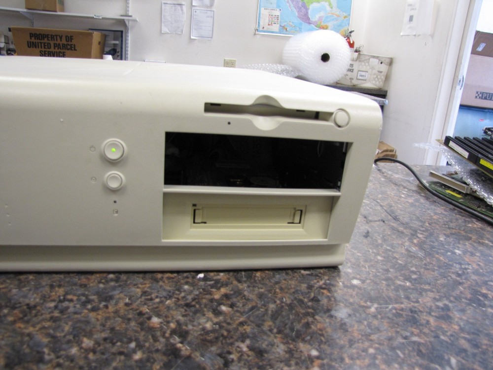 Vintage Dell Optiplex GXi DCM Retro Desktop Computer - Powers on