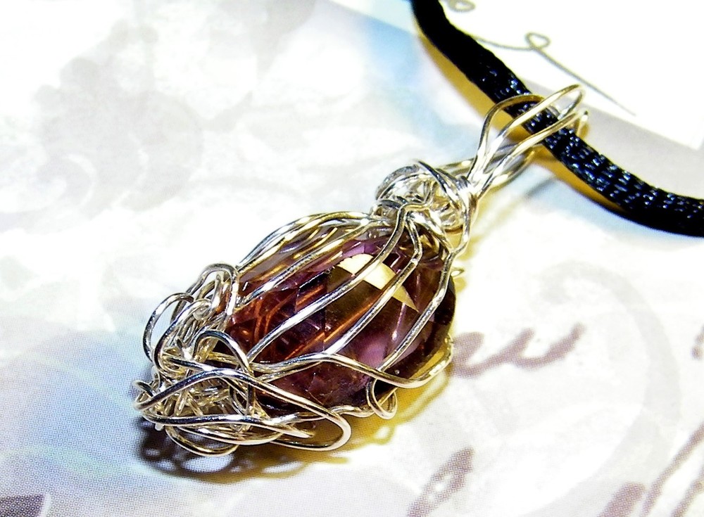 STUNNING HAND-CRAFTED SILVER-WIRE-WRAPPED GRAPE WINE QUARTZ CRYSTAL PENDANT