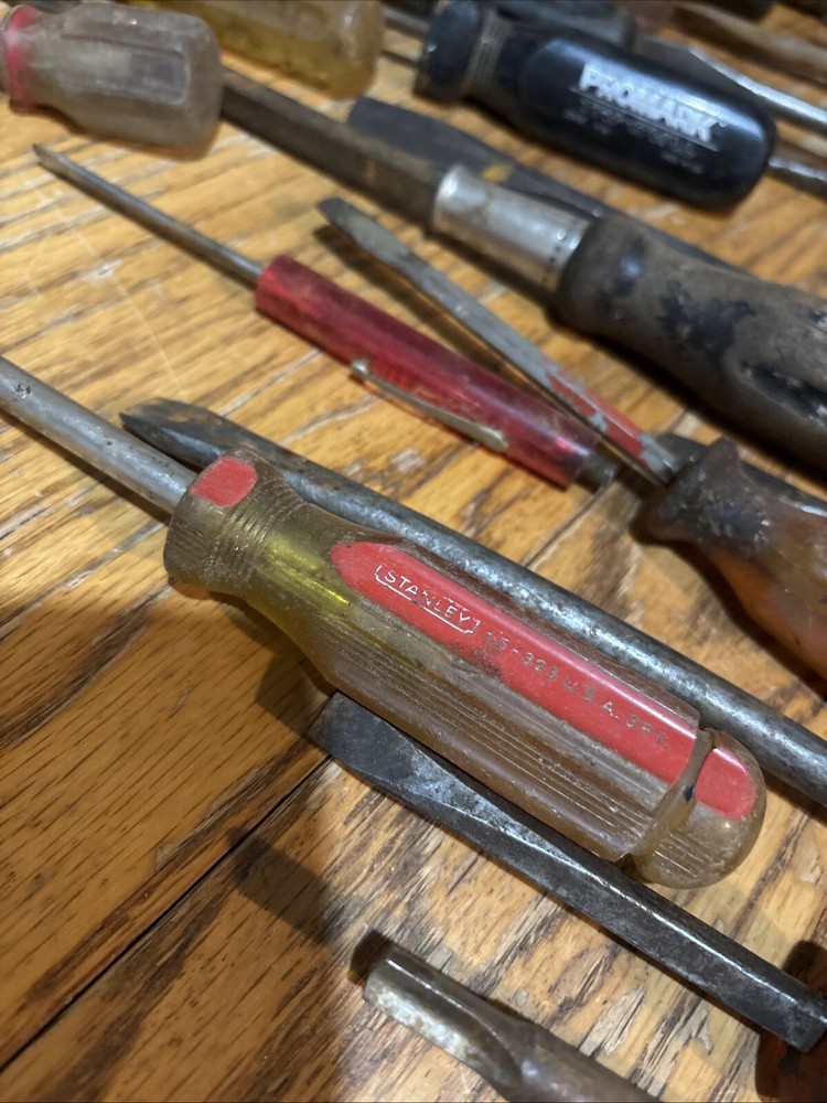 HUGE SCREWDRIVER LOT MIXED 82 PIECES TOTAL