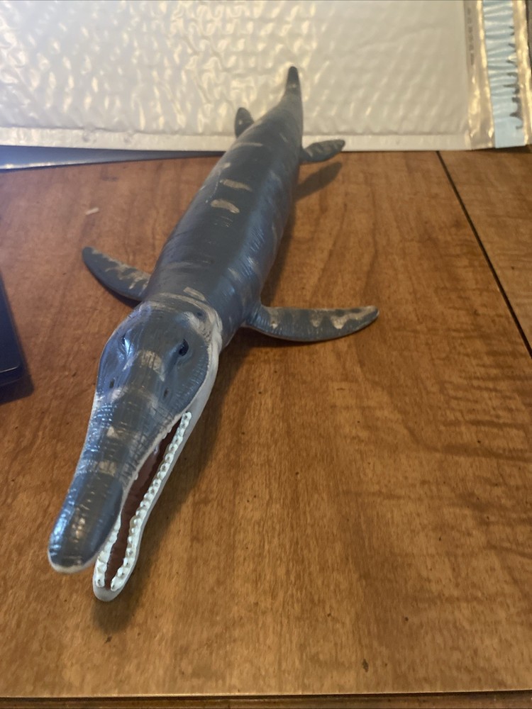 Carnegie Collection dinosaur Tylosaurus mint on acrylic sprue