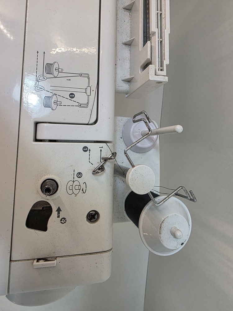 Singer Quantum L-500 Computerized Sewing Machine – Tested & Working LCD Display