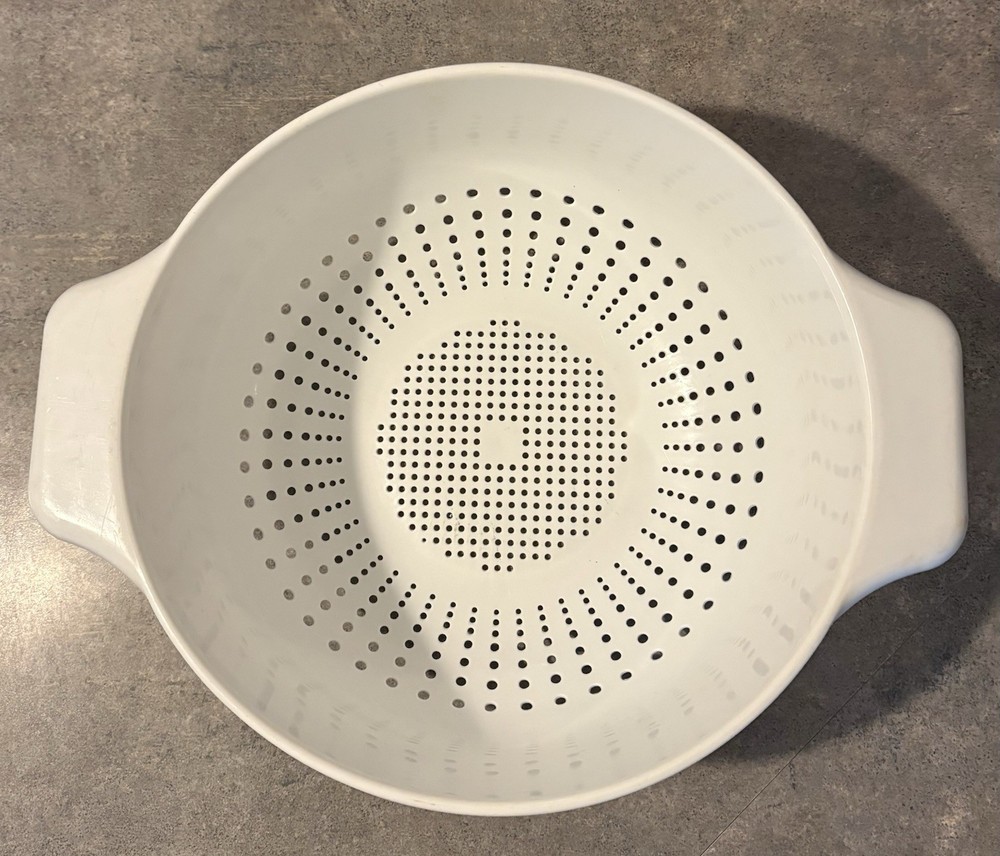 Plastic Colander Strainer White Large Size With Handles