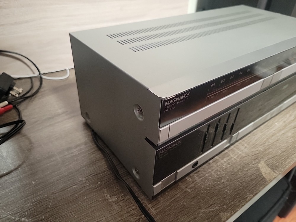 Magnavox amplifier with tuner