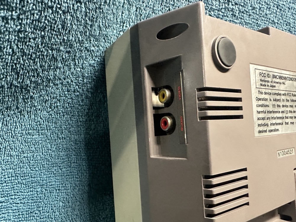 Nintendo NES System Mario Games 2 Controllers Zapper Cords Tested