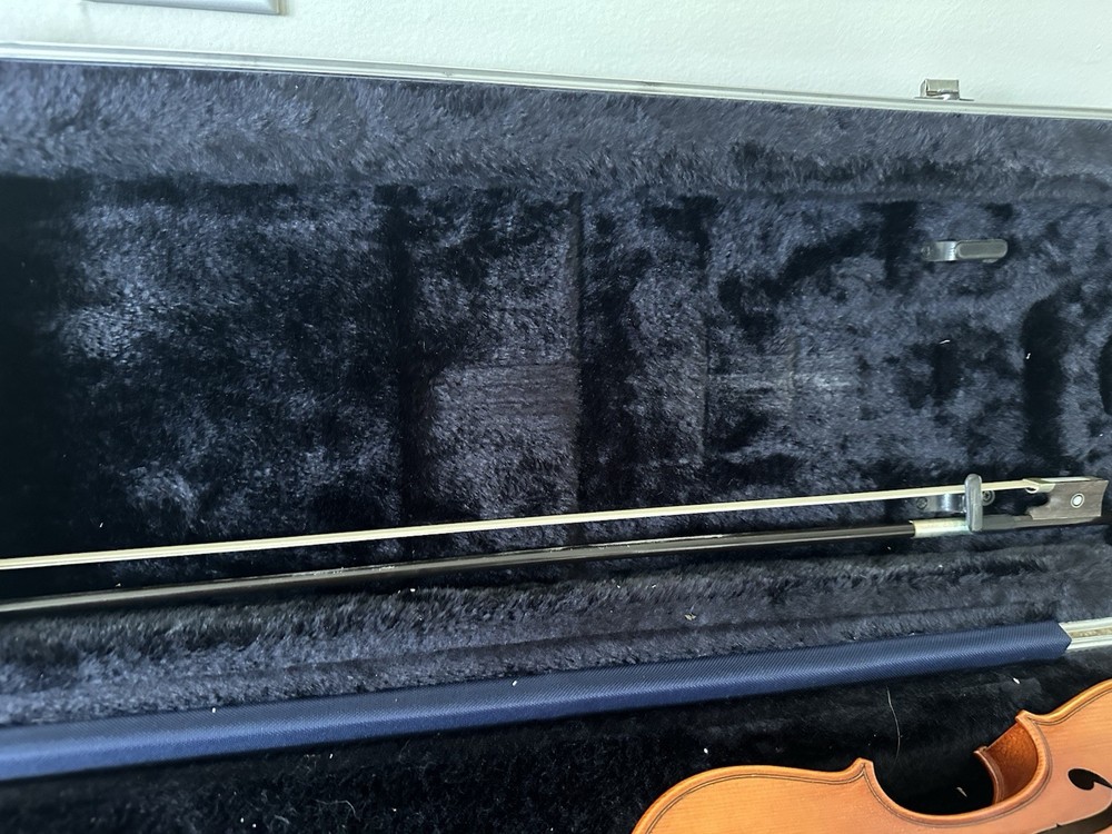 Glaesel Violin With Bow and Rosin