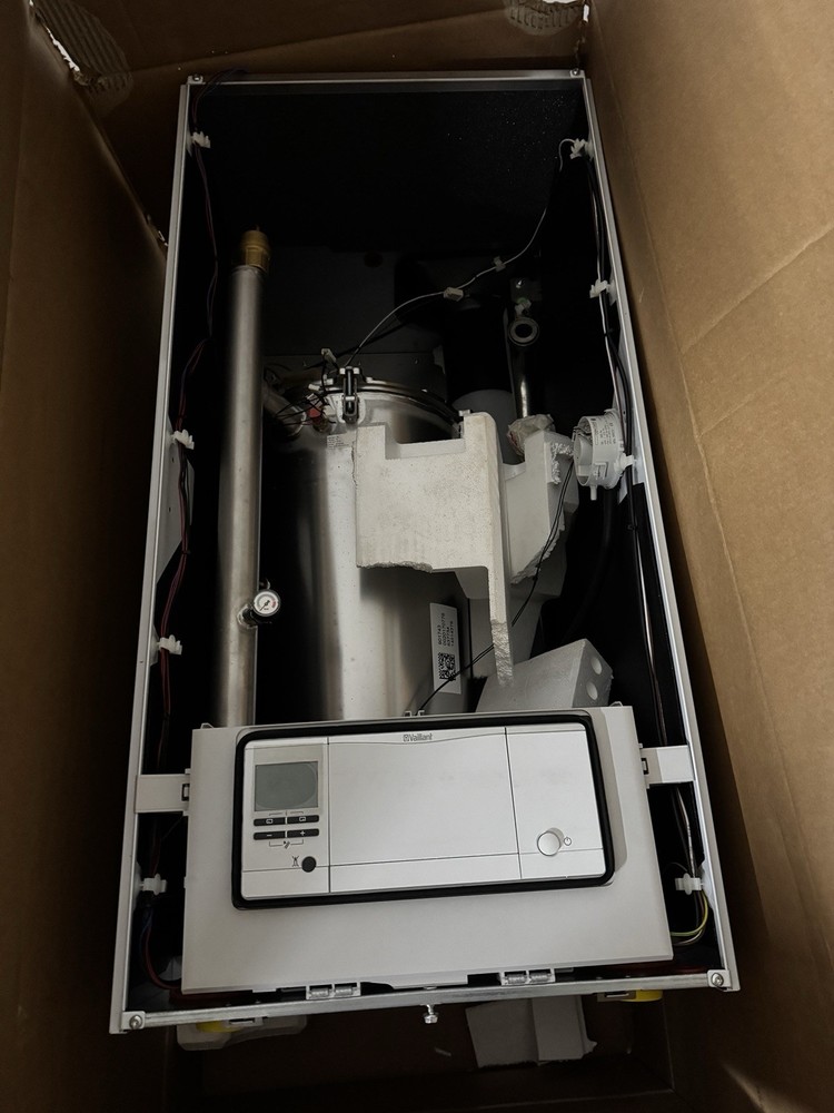 Vaillant ecoTEC Plus VU GB 806/5-5 Commercial Gas Boiler – 80kW – NEW / BOXED