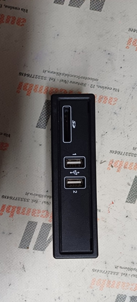 Mercedes GLC X253 USB / AUX SOCKET COD A2058200226