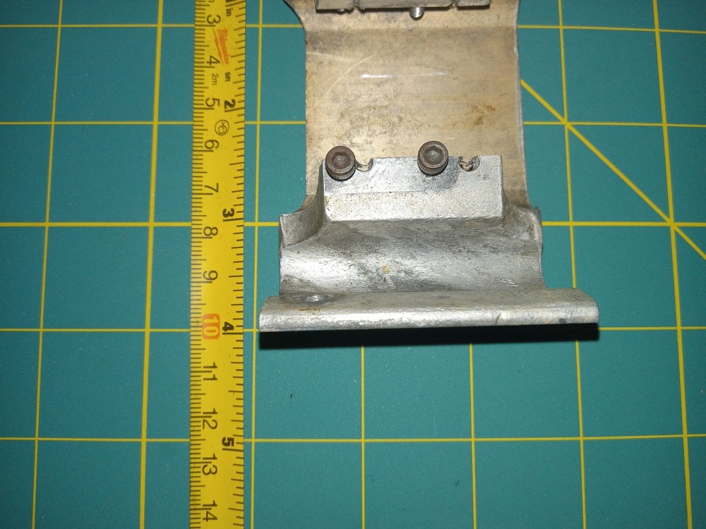 OCTURA NITRO RCBOAT ENGINE MOUNT