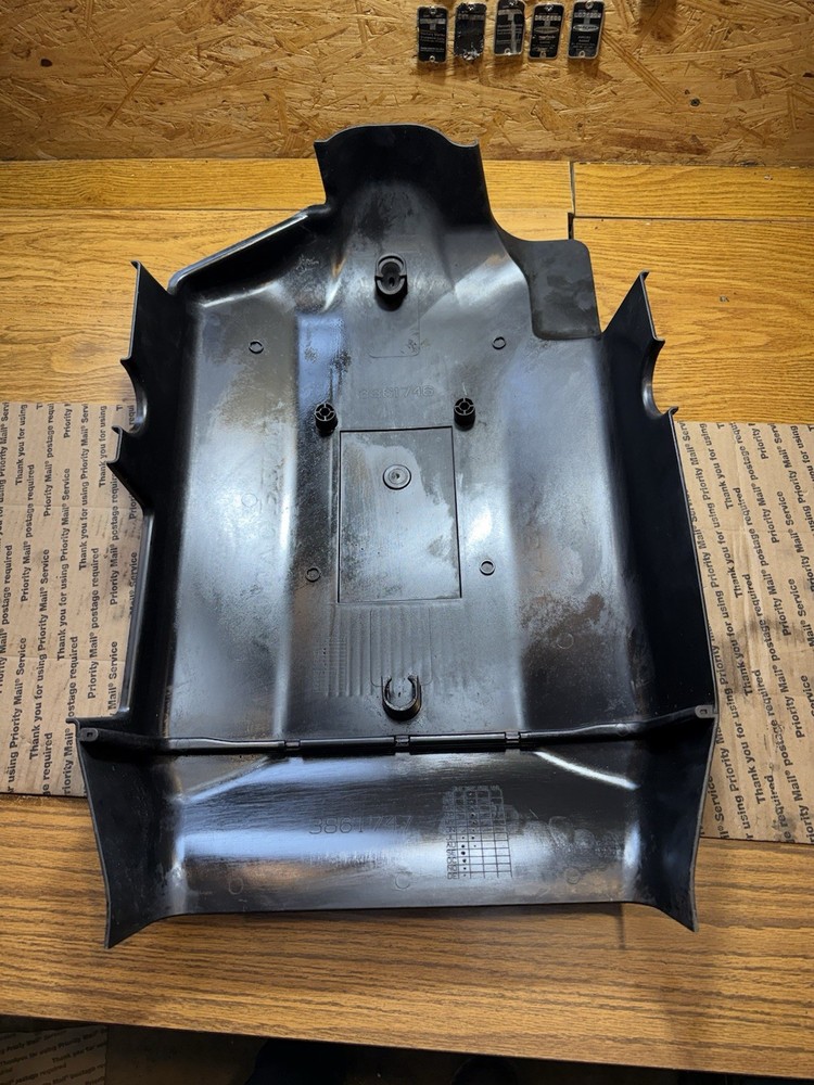 Volo Penta engine cover 3861746 & 3861747