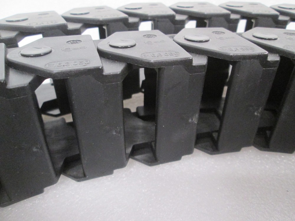 Igus, E16.3.060 (47 Pieces) Energy Chain System, Used