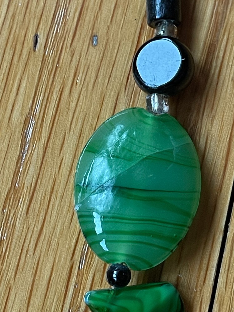 Artisan ROUND & TRIANGLE Green GLASS & MULTI SHAPED BLACK BEAD NECKLACE 18"