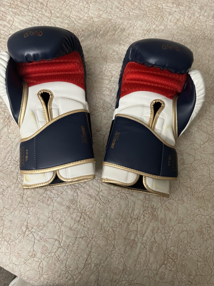 Rival Impulse RS80V Boxing Gloves 18 oz