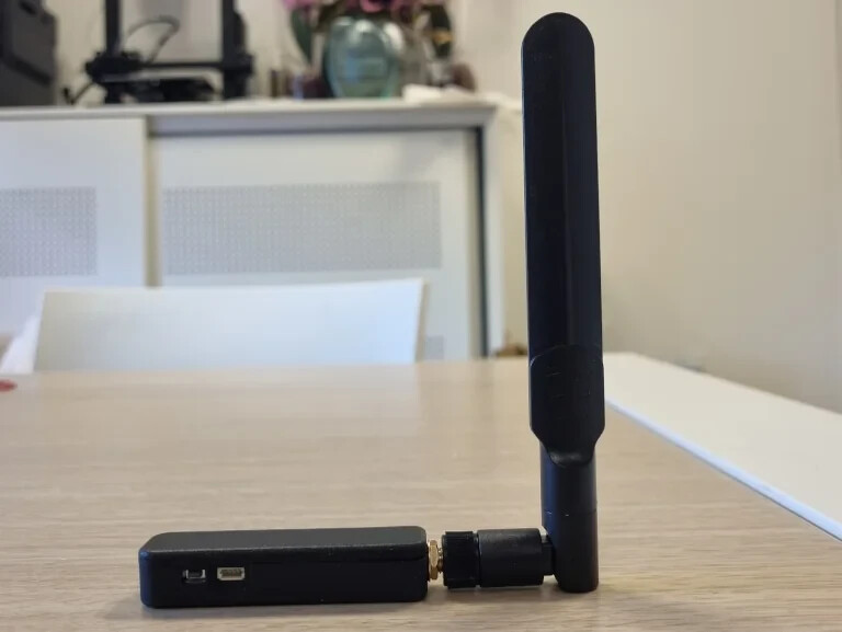 Drone and Pilot Detection Device –Handheld Remote ID Receiver for iOS & Android