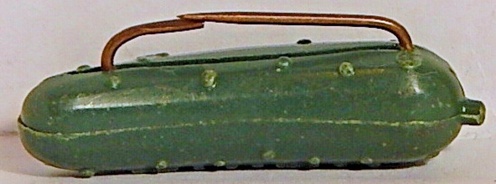 VINT HEINZ PICKLE ADVERTISING PLASTIC PIN
