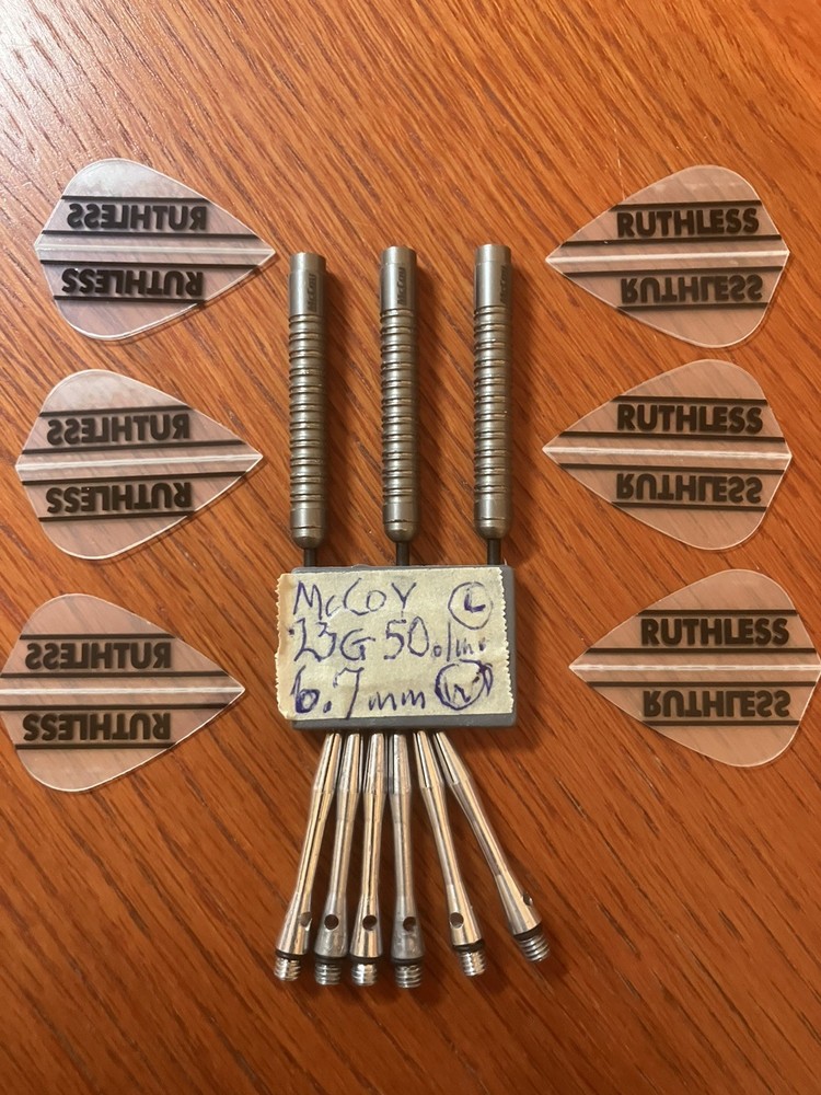 McCOY  DARTS - 23 GRAMS - MINT
