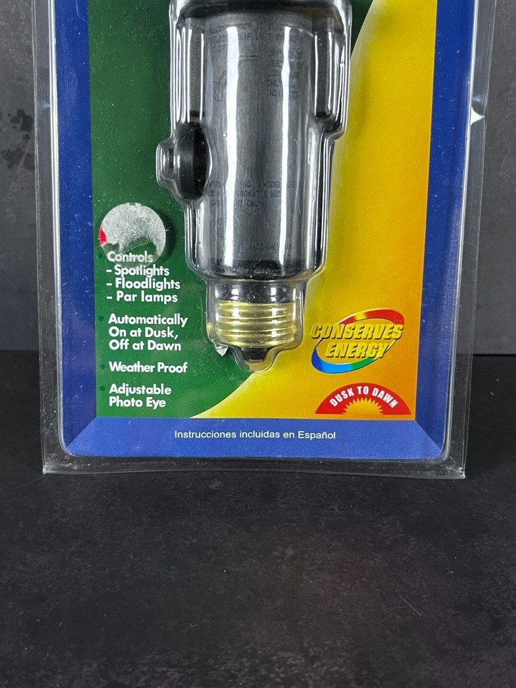 Dusk to Dawn Intermatic Automatic Security Light Control NE250C NIP