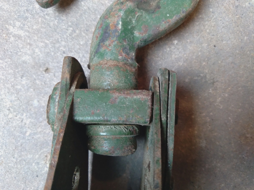 VINTAGE CAST IRON 4" PULLEY AND SWIVEL HOOK WITH LOWER GUIDE