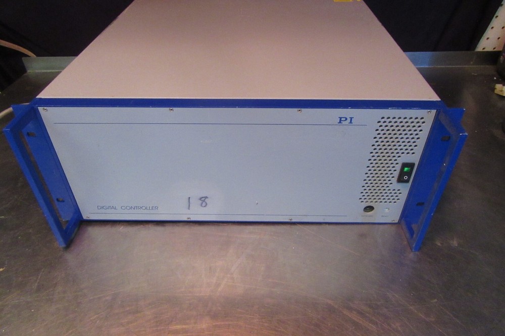 P63 PHYSIK INSTRUMENTS PI DIGITAL PIEZO CONTROLLER C-880-00 / C880B0001