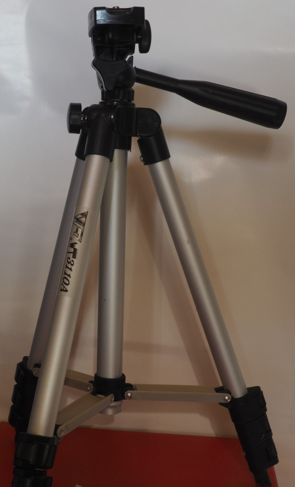 Weifeng WT3110A Camera Using Professional Flexible Aluminum Tripod Silver