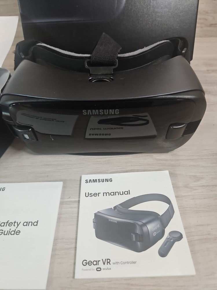Samsung Gear VR 2017 w/ Controller