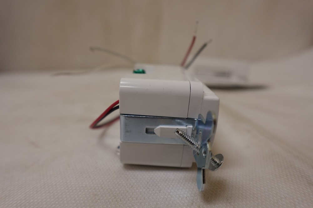 Acuity Sensor Switch 212F7M, SPODM SA WH, Low Voltage SwitchPod Vacancy Auto-On