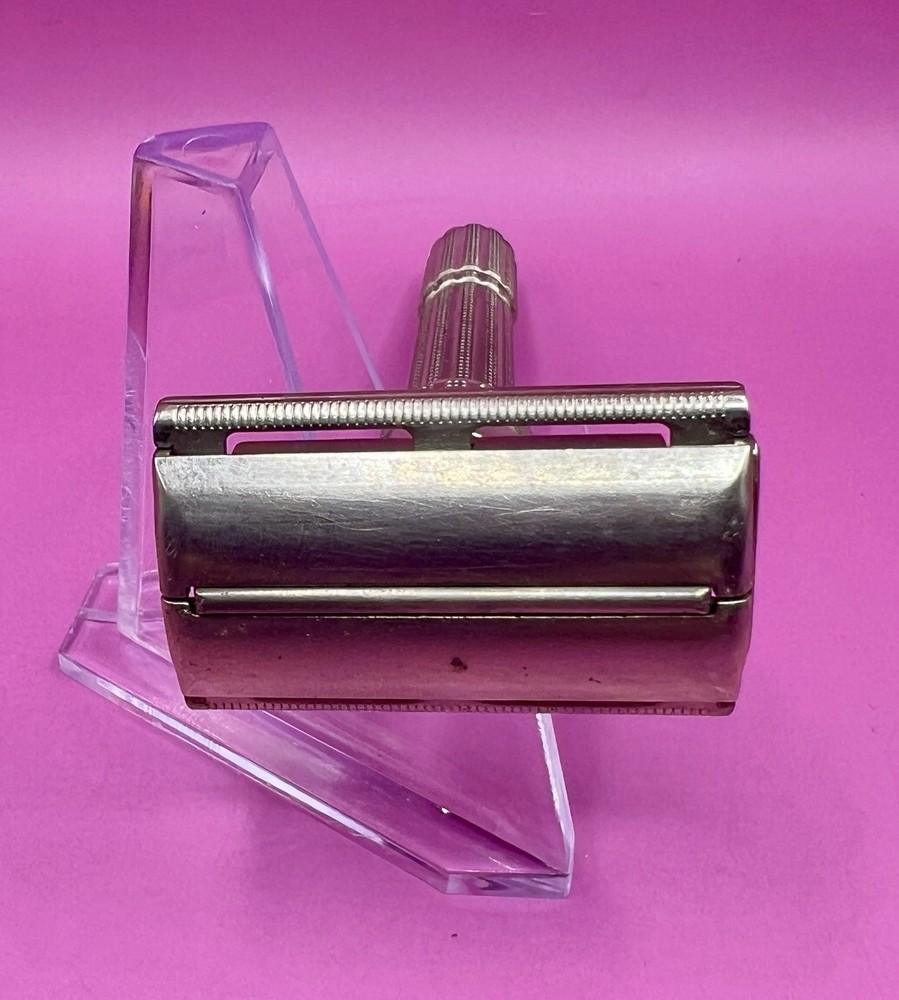 GILLETTE MENS 2 SIDED SAFTY ADJUSTABLE RAZOR. U. S. A.