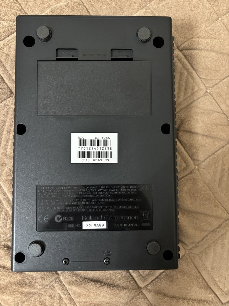 Roland SP404A