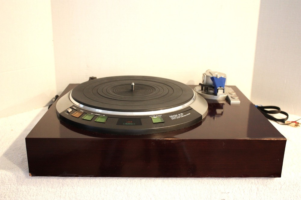 DENON DP-62L TURNTABLE - PLINTH DAMAGE