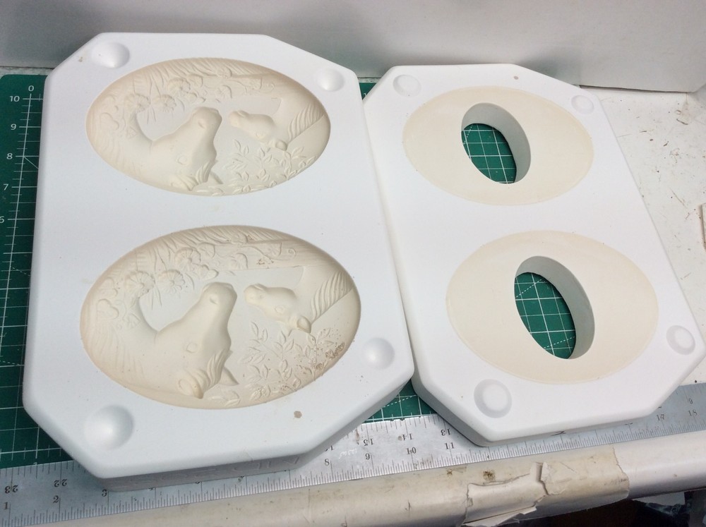 MADEINFIRE MD-2083 Mare w/Foal Ceramic Slip Mold Inserts  2002 (2)