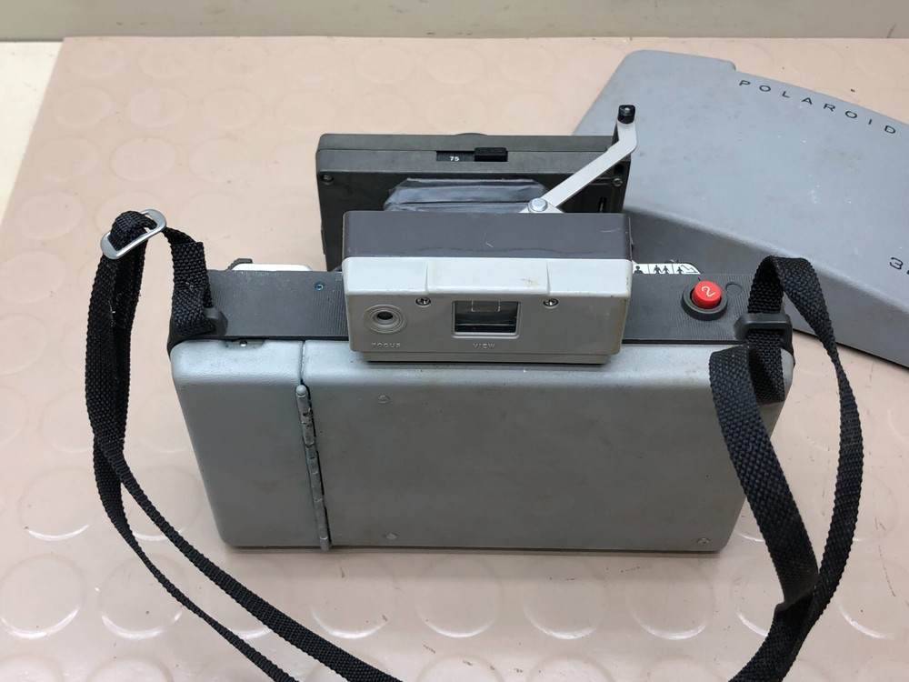 VINTAGE POLAROID 320 AUTOMATIC LAND CAMERA