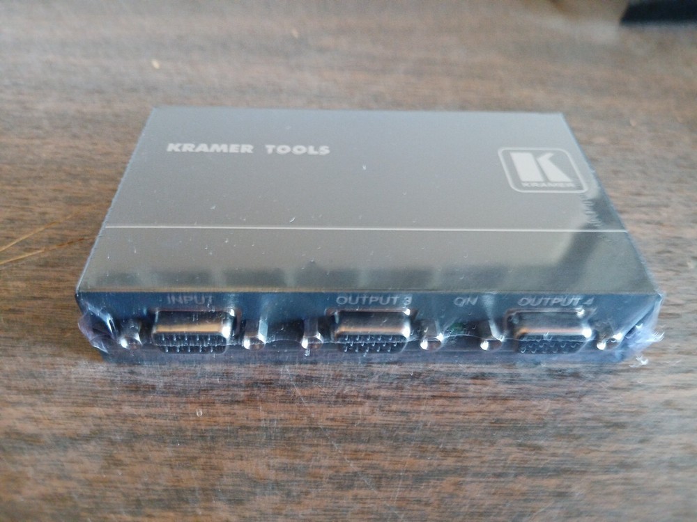 KRAMER ELECTRONICS VP-400 1:4 Computer Graphics Video Distribution Amplifier