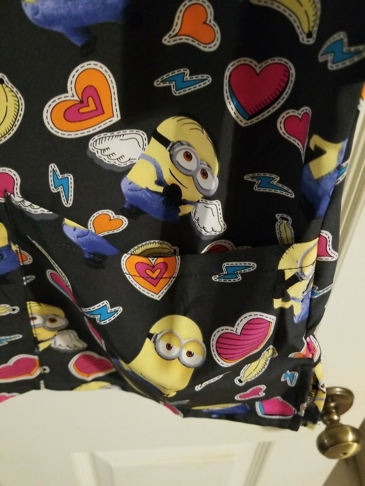 Despicable ME minion Scrub In Size medium W/Pockets NWT performance stretch,soft