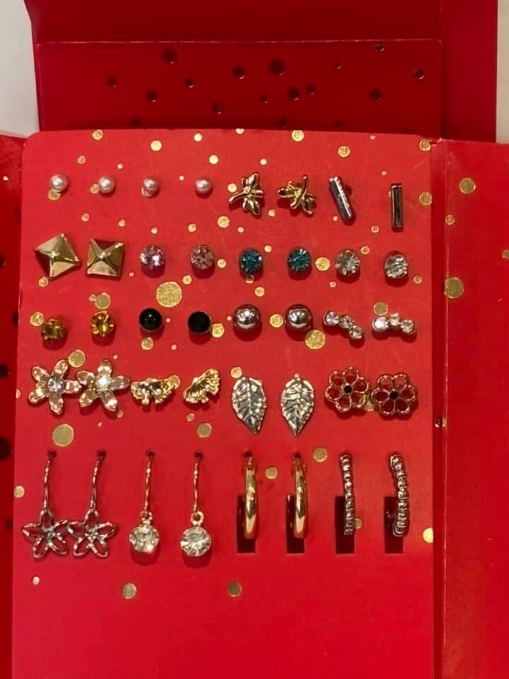Avon Rhea 20-Piece Earring Gift Set