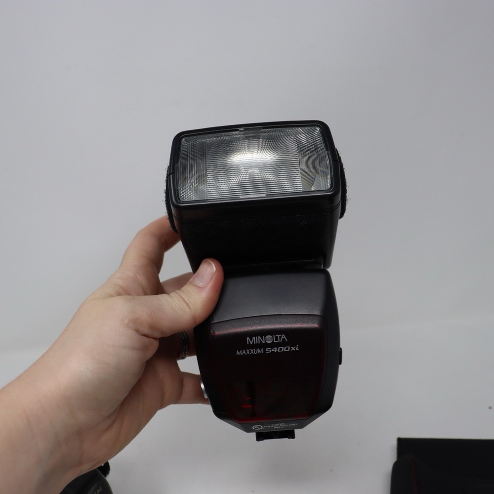 Minolta Maxxum 7xi 35 MM SLR, Lens & Flash Bundle