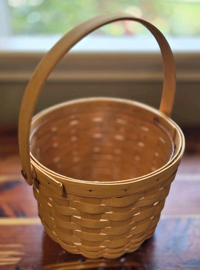 1997 LONGABERGER Classic Medium Fruit Basket w/ Protector & Pamplet