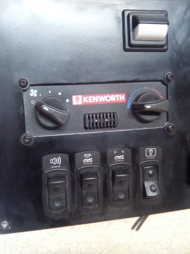 Kenworth Dash Switch Panel With Bergstrom F21-1001