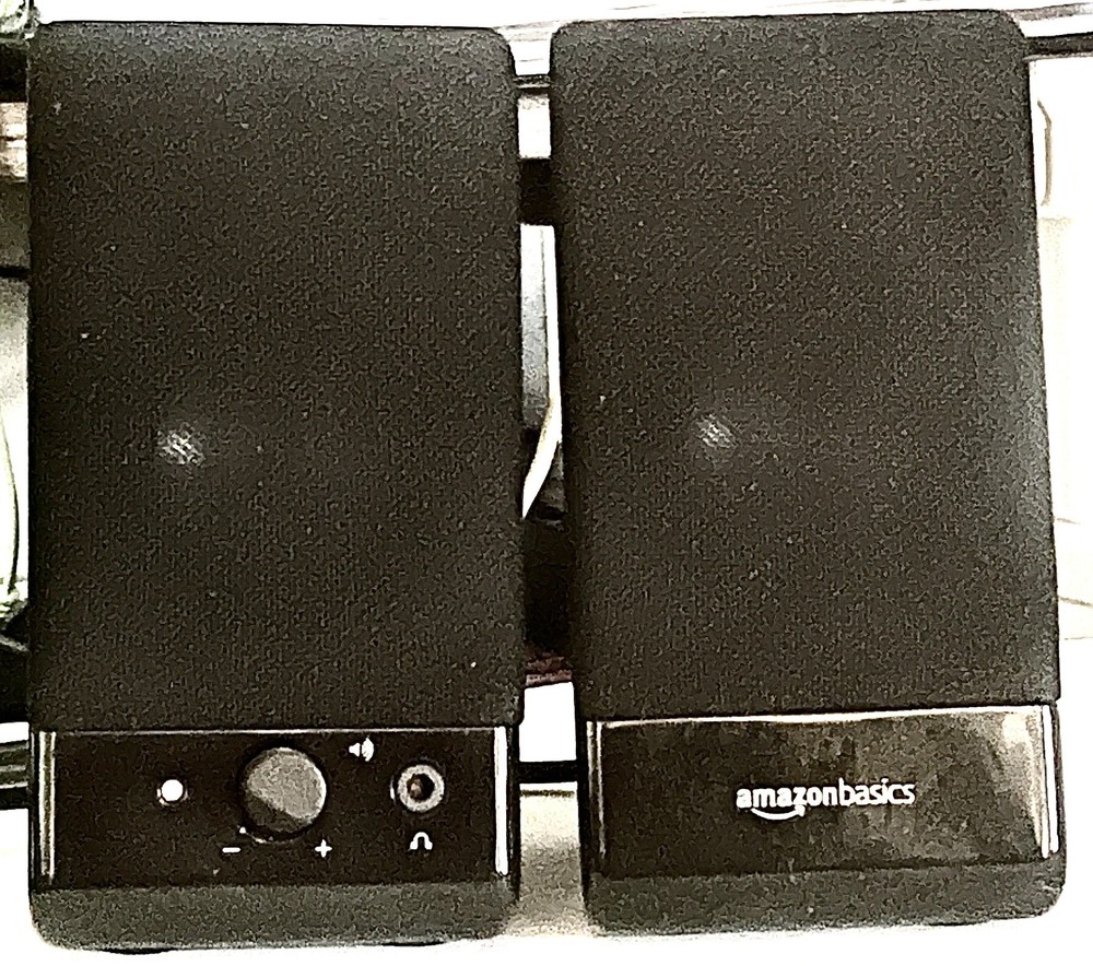 Amazon Basics Computer Speakers for Desktop / Laptop PC USB-Powered Black 2.1 W